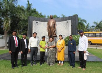 शिवसेना नेत्या सौ. वैशालीताई सुर्यवंशी यांच्या हस्ते कु.कृष्णा ठाकरे यांचा सत्कार