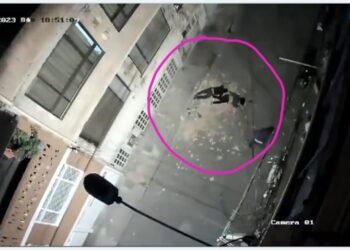 पाचव्या मजल्याच्या बाल्कनीतून पती पत्नी खाली पडले,अंगावर शहारे येणारा व्हिडीओ व्हायरल