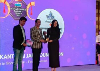 भवरलाल अँड कांताबाई जैन फाउंडेशन ला  रेडिओ सिटीचा महाराष्ट्र रेडियन्स अवॉर्ड ; स्नेहाची शिदोरी अविरत सुरू असल्याबद्दल गौरव 