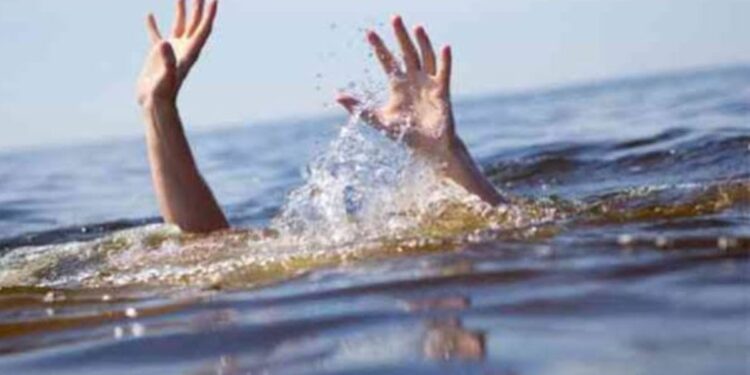 तलावात चौघे बुडाले; तिघे वाचले, एकाने जीव गमावला, जळगावातील घटना