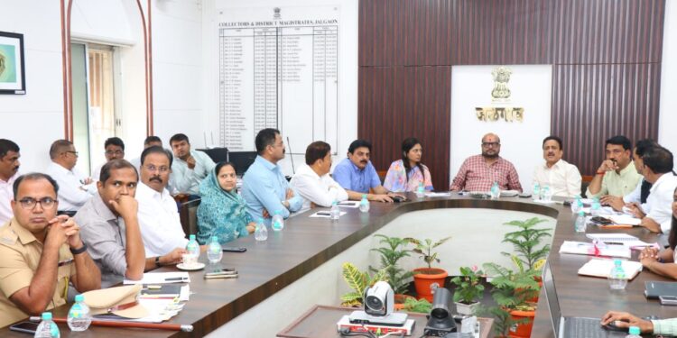 जळगाव विमानतळाच्या बळकटीकरणाचा उच्च अधिकार समितीकडे प्रस्ताव पाठविण्यात यावा – ग्रामविकास मंत्री गिरीष महाजन