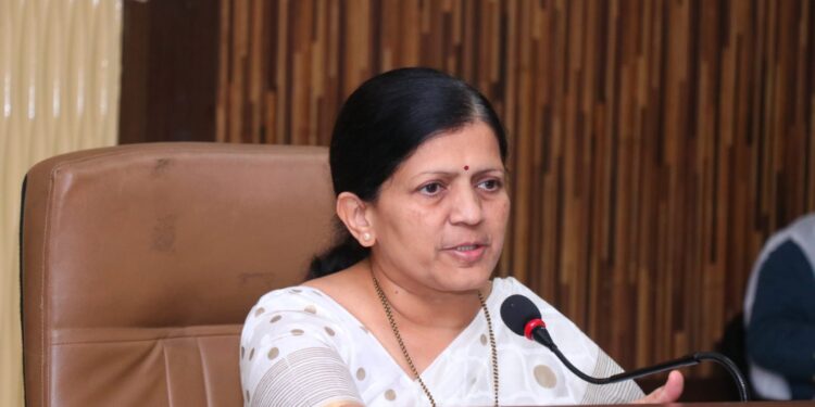 महाराष्ट्र लोकसेवा हक्क कायद्याची जिल्ह्यात प्रभावी अंमलबजावणी करा – आयुक्त चित्रा कुलकर्णी