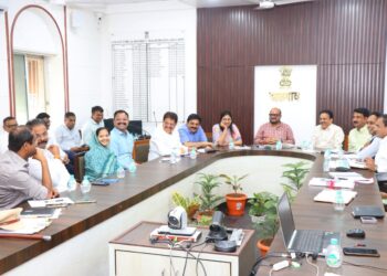 जिल्हा परिषदेच्या कामकाजाचा आढावा बैठक संपन्न