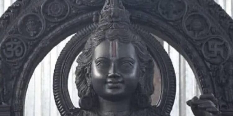 प्राणप्रतिष्ठेपूर्वी प्रभू श्री रामाच्या मूर्तीचे फोटो सोशल मीडियावर व्हायरल ; फोटो लीक करणाऱ्या अधिकाऱ्यांविरोधात कारवाईचा निर्णय