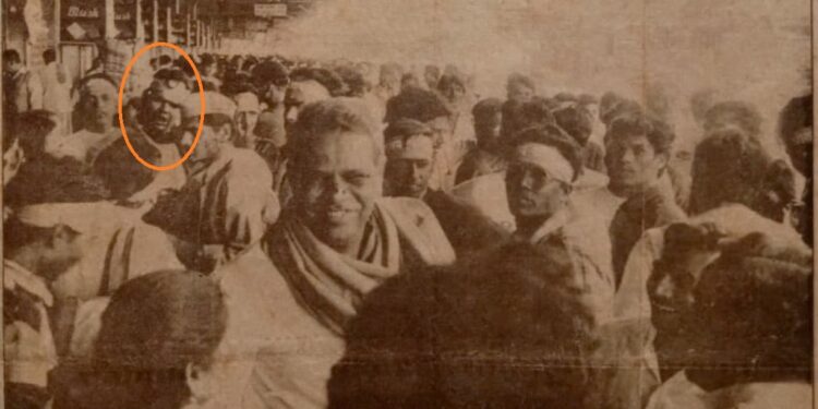 कार सेवेला गेल्याचा हा घ्या पुरावा ; देवेंद्र फडणवीसांनी ३०वर्षे जुनं वर्तमान पत्रात छापून आलेला फोटो केला शेअर