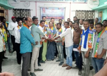 वंचित बहुजन आघाडी पक्षात शेकडो कार्यकर्त्यांचा प्रवेश