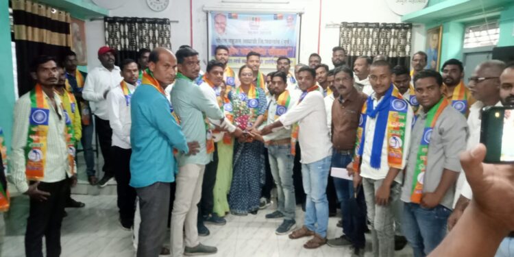 वंचित बहुजन आघाडी पक्षात शेकडो कार्यकर्त्यांचा प्रवेश