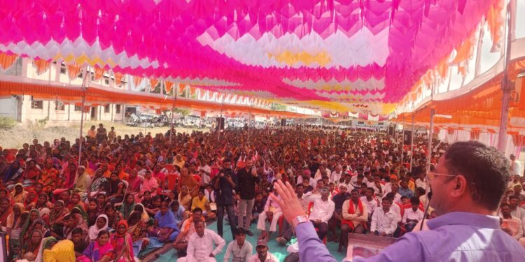 राज्य सरकारच्या आदिवासी बांधवांसाठी अनेक लाभार्थी योजना – आ. किशोरअप्पा पाटील