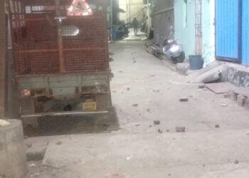 सावदा येथे पताका लावण्याचे कारणावरून वाद ; दगडफेकीत 2 पोलीस जखमी