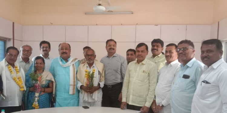 पाचोरा शेतकी संघाच्या निवडणुक प्रक्रियेत मा. आ. दिलीप वाघ यांच्या पॅनलचे तीन उमेदवार बिनविरोध;उर्वरित १२ जागा बिनविरोध करण्याचा प्रयत्न