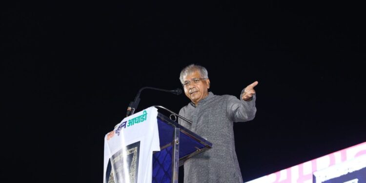 काँग्रेसने युती केली तर वाचतील नाही तर जेल मध्ये जातील – ॲड प्रकाश आंबेडकर