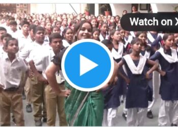 भारत का बच्चा बच्चा…या गाण्यावर शिक्षिका आणि विदयार्थ्यांचा जबरदस्त डान्स; व्हिडीओ तुफान व्हायरल