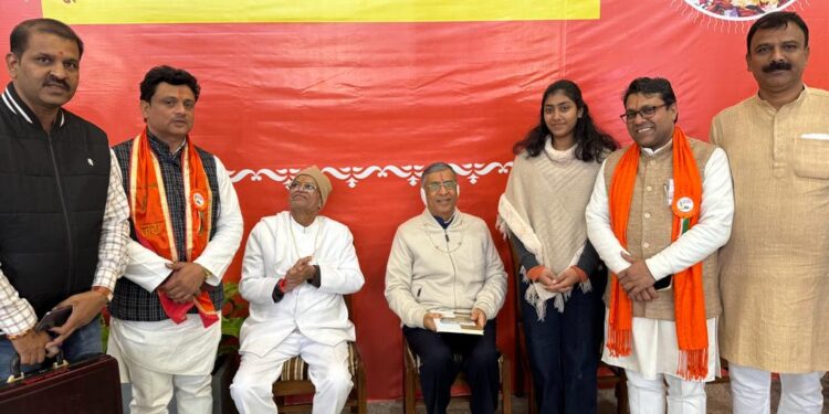 जैन उद्योग समूहाचे अध्यक्ष अशोक जैन यांचे अयोध्येत जोरदार स्वागत