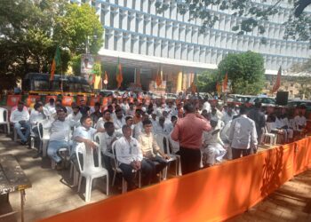 जळगावात काँग्रेसला मोठं खिंडार ; साडे पाचशे पदाधिकारी कार्यकर्त्यांसह डॉ.उल्हास पाटील भाजपा प्रवेशासाठी मुंबईत दाखल