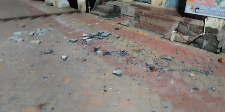 एरंडोलमध्ये समाजकंटकांकडून मध्यरात्री दगडफेक गाड्यांची तोडफोड