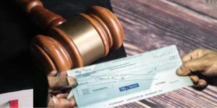 चेक अनादर प्रकरणी न्यायालयाचा दोन आरोपींना एकाच दिवशी शिक्षा सुनावत दणका