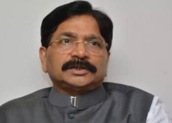 आमदार रवींद्र वायकर यांच्या घरी ईडीची धाड; छापेमारी सुरु