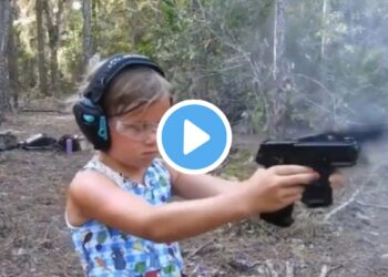 चिमुकली धडाधड बंदूक चालवताना दिसली; तुम्हालाही थक्क करेल ‘हा’ व्हिडिओ