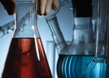 जळगावात रसायनांची विल्हेवाट; पोलिसांना आढळला खड्ड्यातील साठा