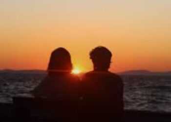 ‘लिव्ह-इन’चा वाद ! तरुणीच्या कुटुंबीयांनी गाठलं थेट तरुणाचं घरं… वाचा नंतर काय घडलं ?