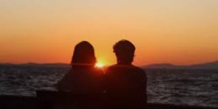 ‘लिव्ह-इन’चा वाद ! तरुणीच्या कुटुंबीयांनी गाठलं थेट तरुणाचं घरं… वाचा नंतर काय घडलं ?