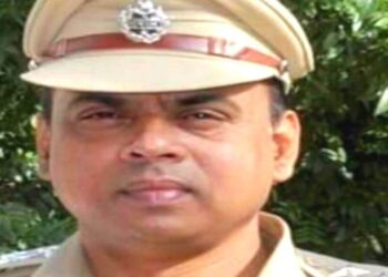 अखेर निलंबित पोलीस निरीक्षक किरणकुमार बकाले पोलीस अधिक्षक कार्यालयात शरण