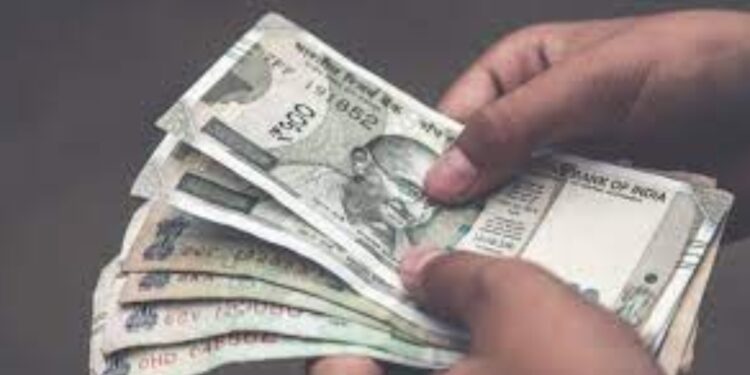 लिमिटपेक्षा जास्त पैसे ट्रान्सफर करू शकतात का, काय आहे नियम ?