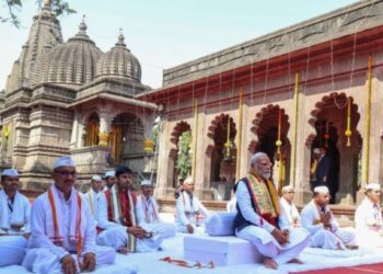 पंतप्रधानांनी केला अनुष्ठानाचा प्रारंभ