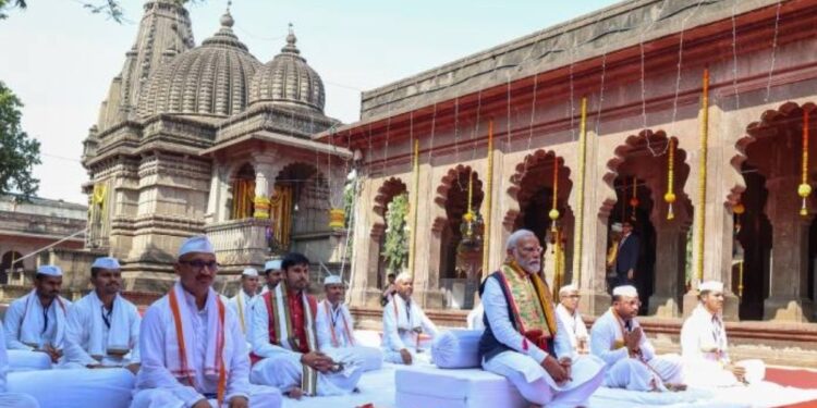 पंतप्रधानांनी केला अनुष्ठानाचा प्रारंभ