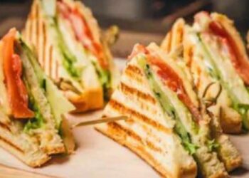 पौष्टिक ‘व्हेज सँडविच’ रेसिपी; घरी नक्की ट्राय करा