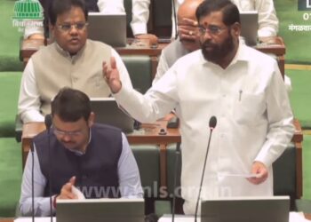 राज्यातील सामाजिक व शैक्षणिकदृष्ट्या मागासवर्गांकरिता आरक्षण विधेयक विधिमंडळाच्या दोन्ही सभागृहात एकमताने मंजूर