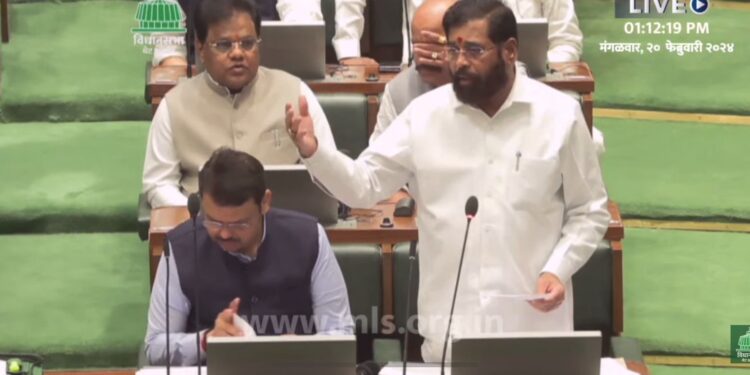 राज्यातील सामाजिक व शैक्षणिकदृष्ट्या मागासवर्गांकरिता आरक्षण विधेयक विधिमंडळाच्या दोन्ही सभागृहात एकमताने मंजूर