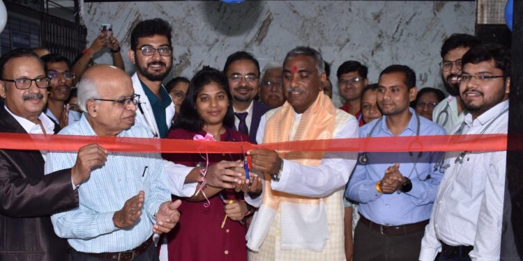 वाढदिवसानिमीत्त डॉ. उल्हास पाटील यांच्यावर शुभेच्छांचा वर्षाव