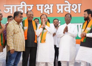 ठाकरे गटाचे माजी आमदार सूर्यकांत दळविंचा भाजपामध्ये प्रवेश