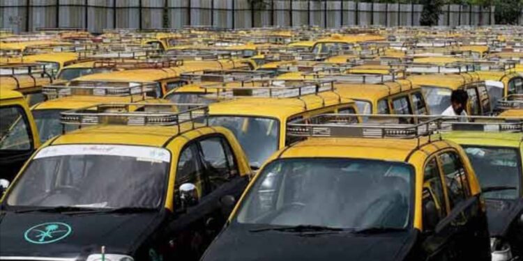 Mumbai news ; ऑटोरिक्षा व टॅक्सी परवानाधारकांविरूद्ध १६५० तक्रारी प्राप्त ; तुमची तक्रार असल्यास ‘या’ क्रमांक करा डायल