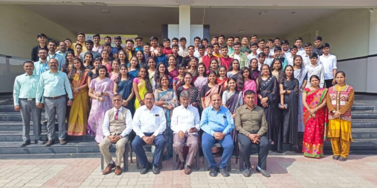 शिंदे इंटरनॅशनल स्कूल पाचोरा येथे दहावीच्या विद्यार्थ्यांचा निरोप समारंभ संपन्न