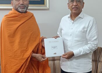 संयुक्त अरब अमिरातीमधील बीएपीएस मंदिराच्या उद्गघाटन सोहळ्याचे अशोक जैन यांना निमंत्रण