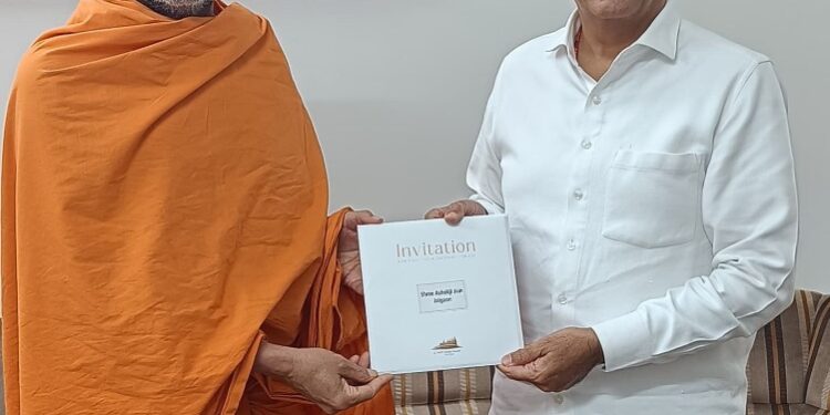 संयुक्त अरब अमिरातीमधील बीएपीएस मंदिराच्या उद्गघाटन सोहळ्याचे अशोक जैन यांना निमंत्रण