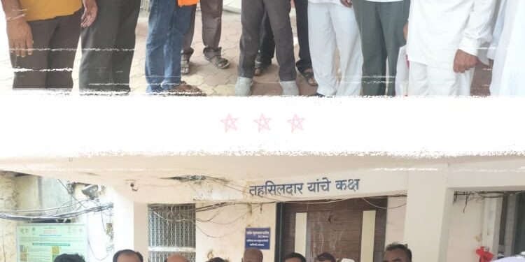 मन्याड- गिरणा  जोड प्रकल्पासंबधी शेतकऱ्याचे तहसीलदारांना निवेदन ; आमरण उपोषणाचा इशारा 