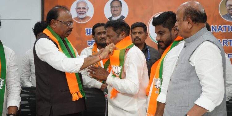 मिरजमधील अनेक मुस्लीम कार्यकर्त्यांचा भाजपामध्ये  प्रवेश