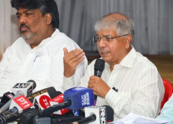 EVM शिवाय भाजप 400 पार होणे अशक्य ; पत्रकार परिषदेत ॲड. प्रकाश आंबेडकरांची माहिती