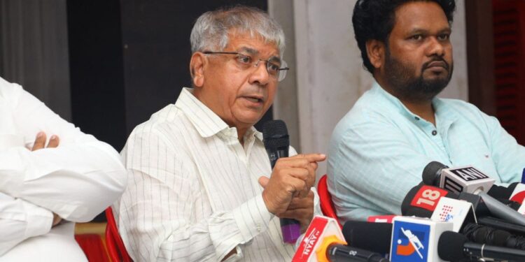 माझ्या कमाईतील हा खारीचा वाटा ‘वंचितां’च्या लढ्यासाठी!