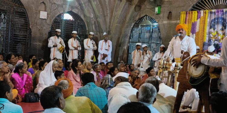 आळंदी येथील संत ज्ञानेश्वर माऊलीच्या मंदिरातील किर्तन, सत्संगात डॉ केतकी पाटील मंत्रमुग्ध