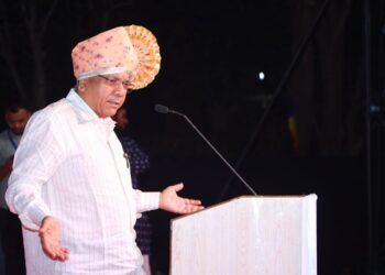 मोदी सरकारच्या 48 जागा कमी करा ; ॲड. प्रकाश आंबेडकर यांचे आवाहन : मुलुंड येथील लोकशाही गौरव महासभेला उसळला जनसागर