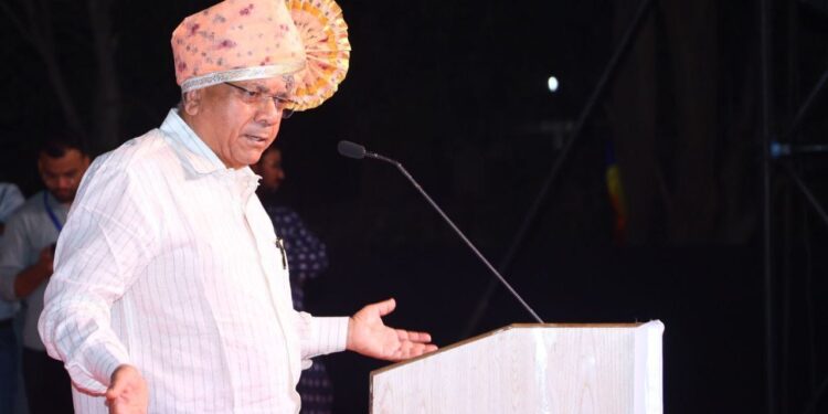 मोदी सरकारच्या 48 जागा कमी करा ; ॲड. प्रकाश आंबेडकर यांचे आवाहन : मुलुंड येथील लोकशाही गौरव महासभेला उसळला जनसागर