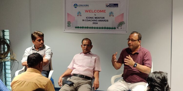 जळगाव येथे १० रोजी खाजगी क्षेत्रातील शिक्षकांसाठी “ICONIC Mentor In Coaching Award 2024” सन्मान सोहळा