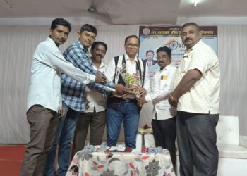 जेष्ठ पत्रकार डॉ उदय निरगुडकर यांचा राज्य पत्रकार संघाच्या वतीने चाळीसगाव येथे सत्कार