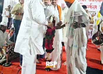 तरुण-तरुणींनी व्यसन आणि फॅशन यांच्या नादात पडू नये ह भ प निवृत्ती महाराज देशमुख इंदोरीकर