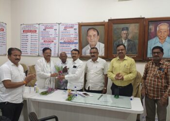 पाचोरा तालुका माध्यमिक शिक्षक संघाच्या अध्यक्षपदी आर.एल पाटील यांची बिनविरोध निवड