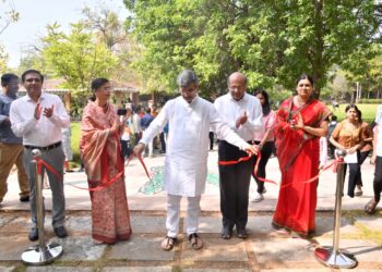 अनुभूती निवासी स्कूलमधील विद्यार्थ्यांचे ‘आर्ट मेला’ प्रदर्शनाचे उदघाटन